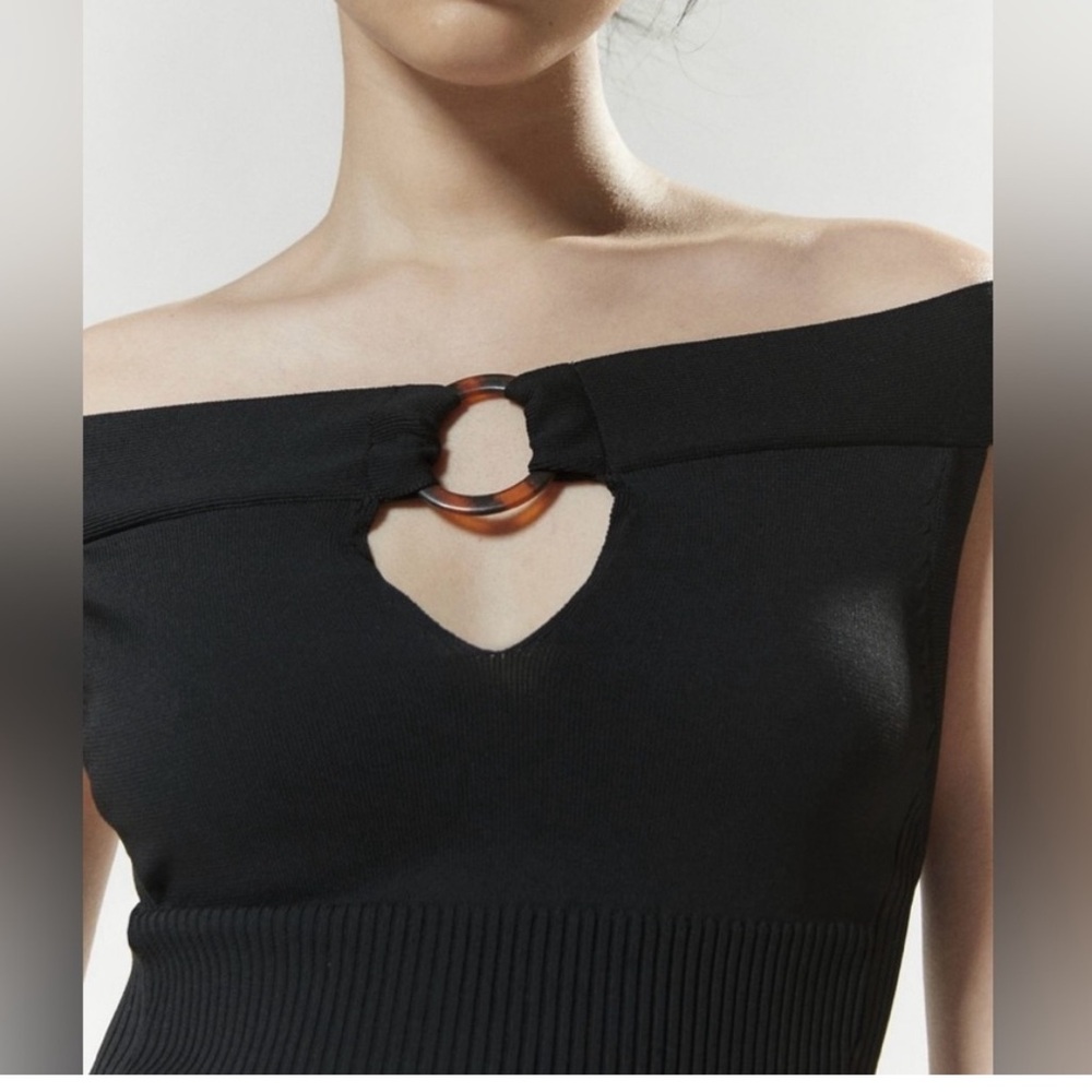 Silence + Noise Urban Outfitters Black Off-Shoulder Top with Cutout Detail - Picture 3 of 4